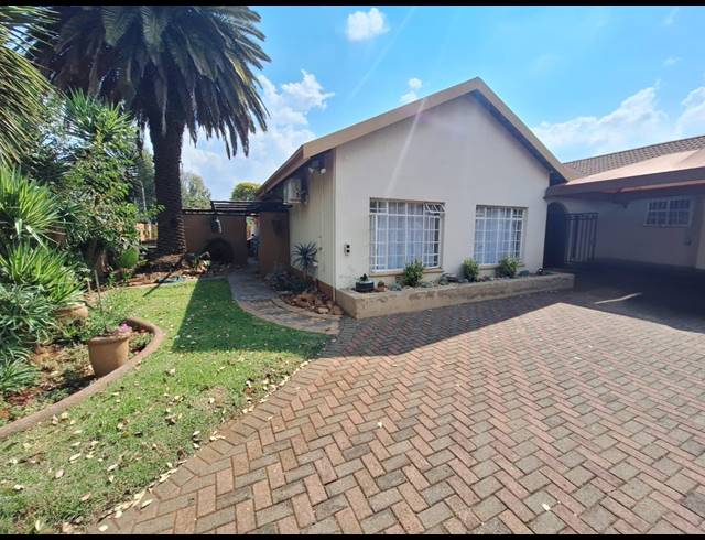 4 BEDROOM HOUSE FOR SALE IN VANDERBIJLPARK SE 6